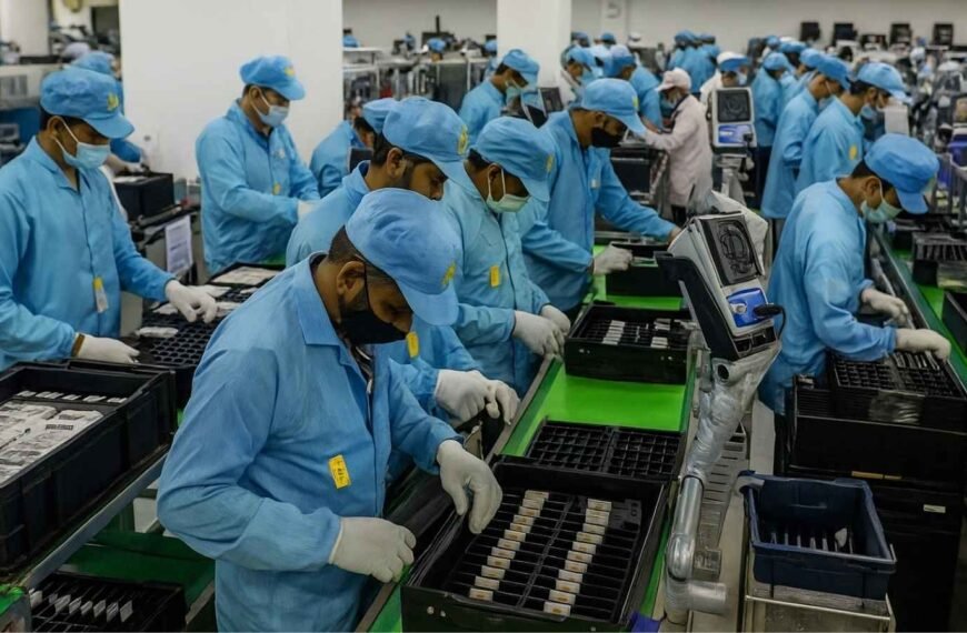 India Surpasses China as Top Smartphone Manufacturing Hub for US Market in 2025