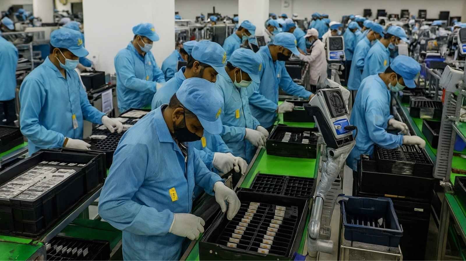 India Surpasses China as Top Smartphone Manufacturing Hub for US Market in 2025